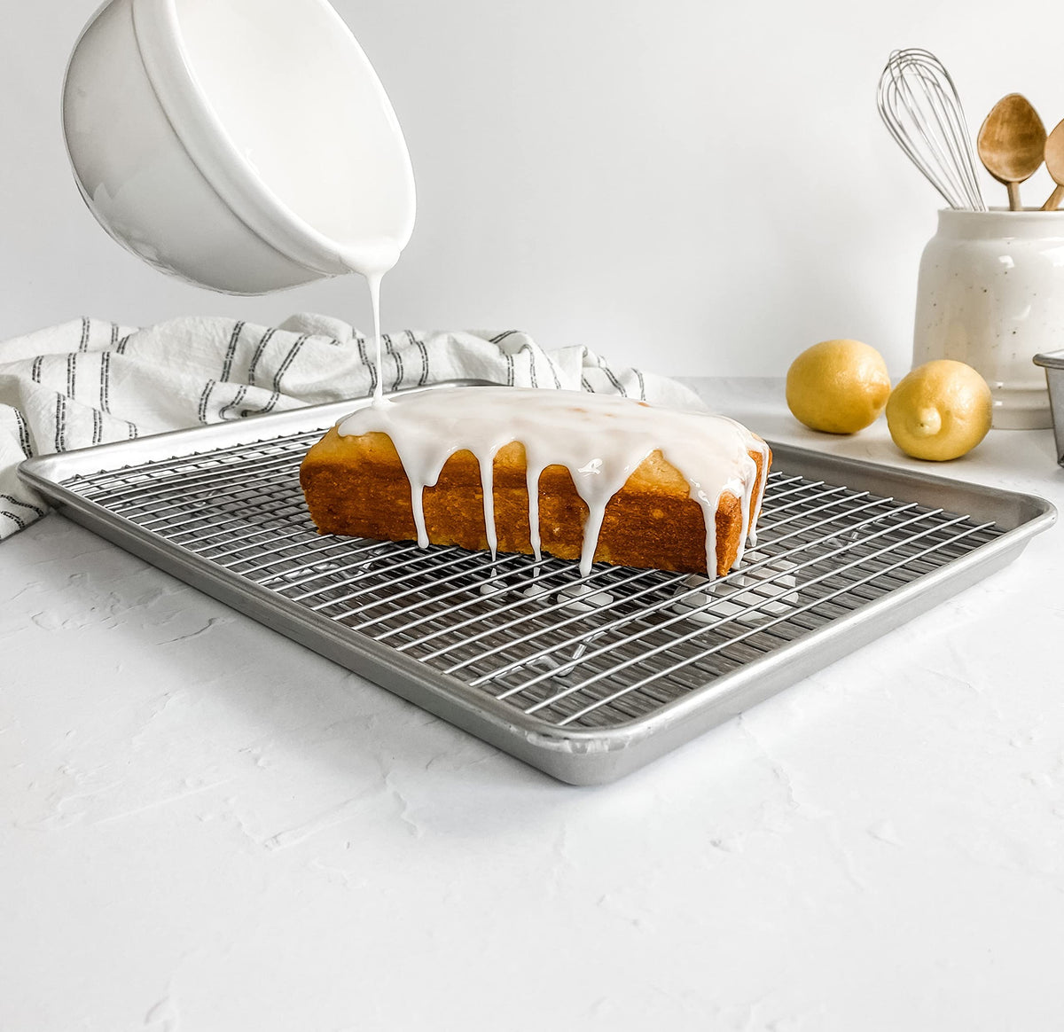 USA Pan 1607CR oven-safe up to 450°F for high-heat baking and roasting.