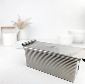 USA Pan AMERICOAT Plus coating enables easy release after baking.