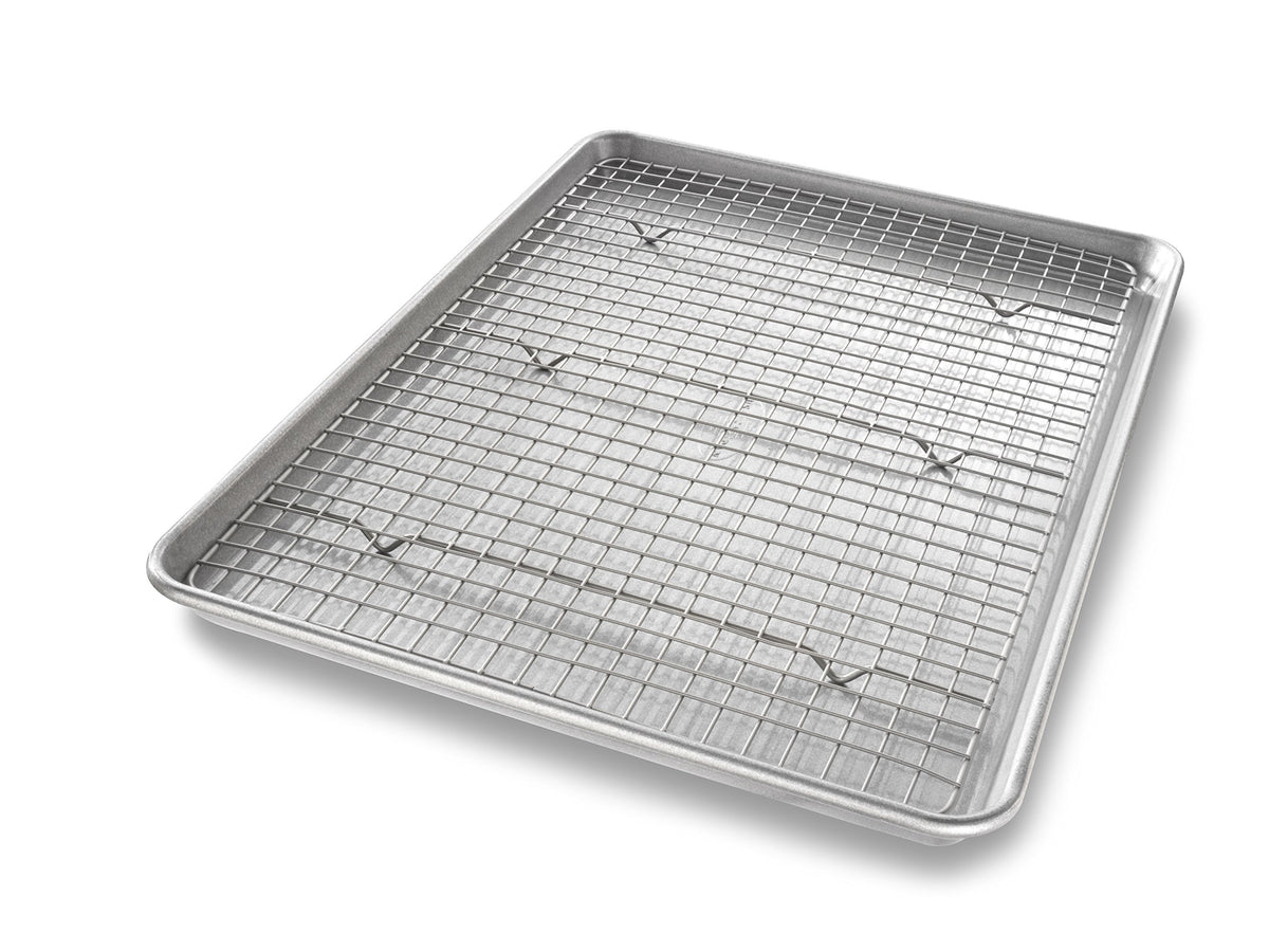 USA Pan half-sheet pan outer view, sturdy nonstick bakeware for even baking.