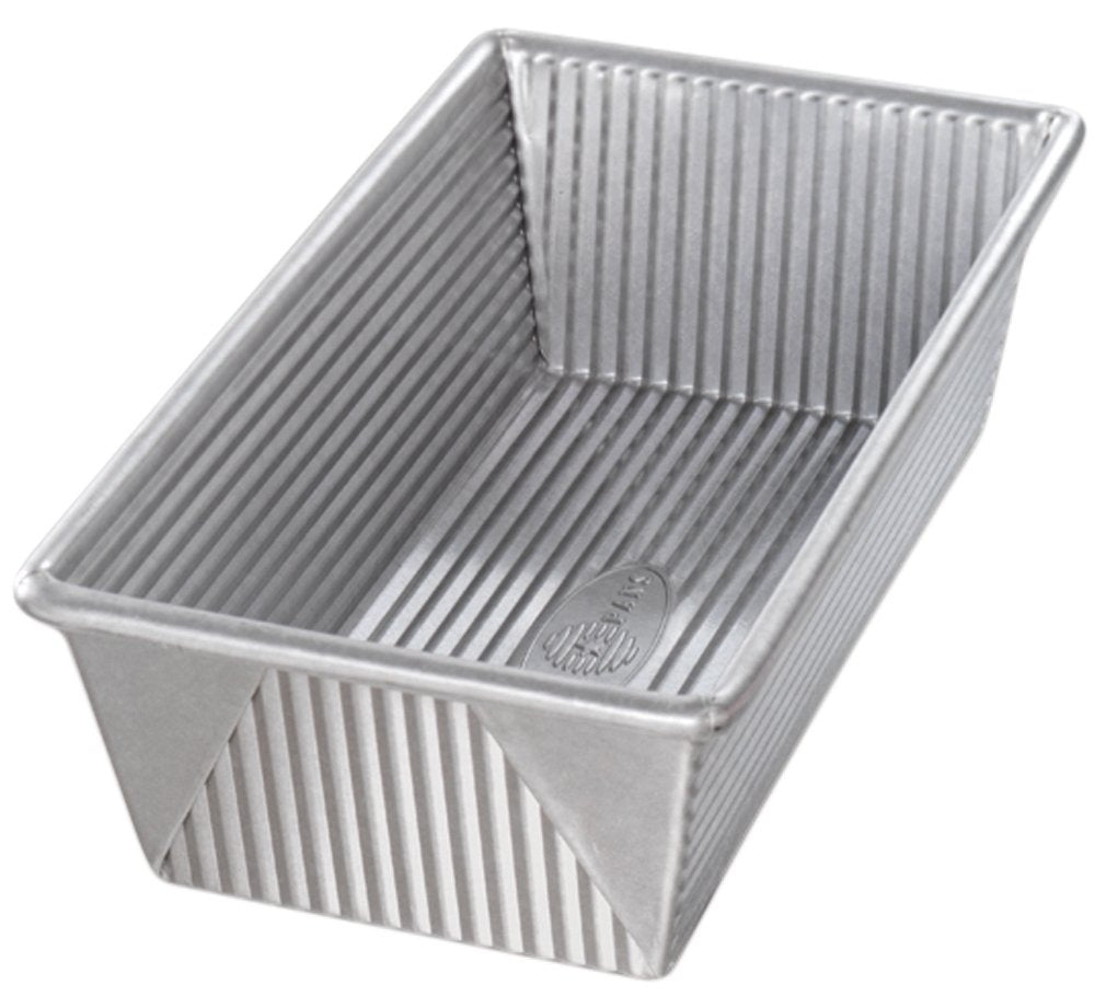 USA Pan loaf pan showing 1.5 lb capacity ideal for large loaves.