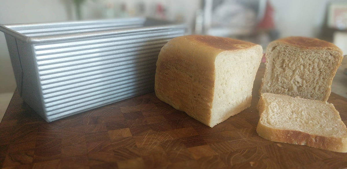 USA Pan Pullman loaf pan steel wire rim provides extra strength and warp resistance.