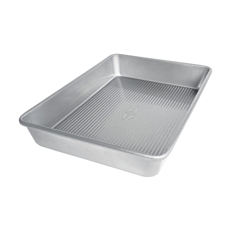 USA Pan seamless 9x13 pan top view with easy-release coating.