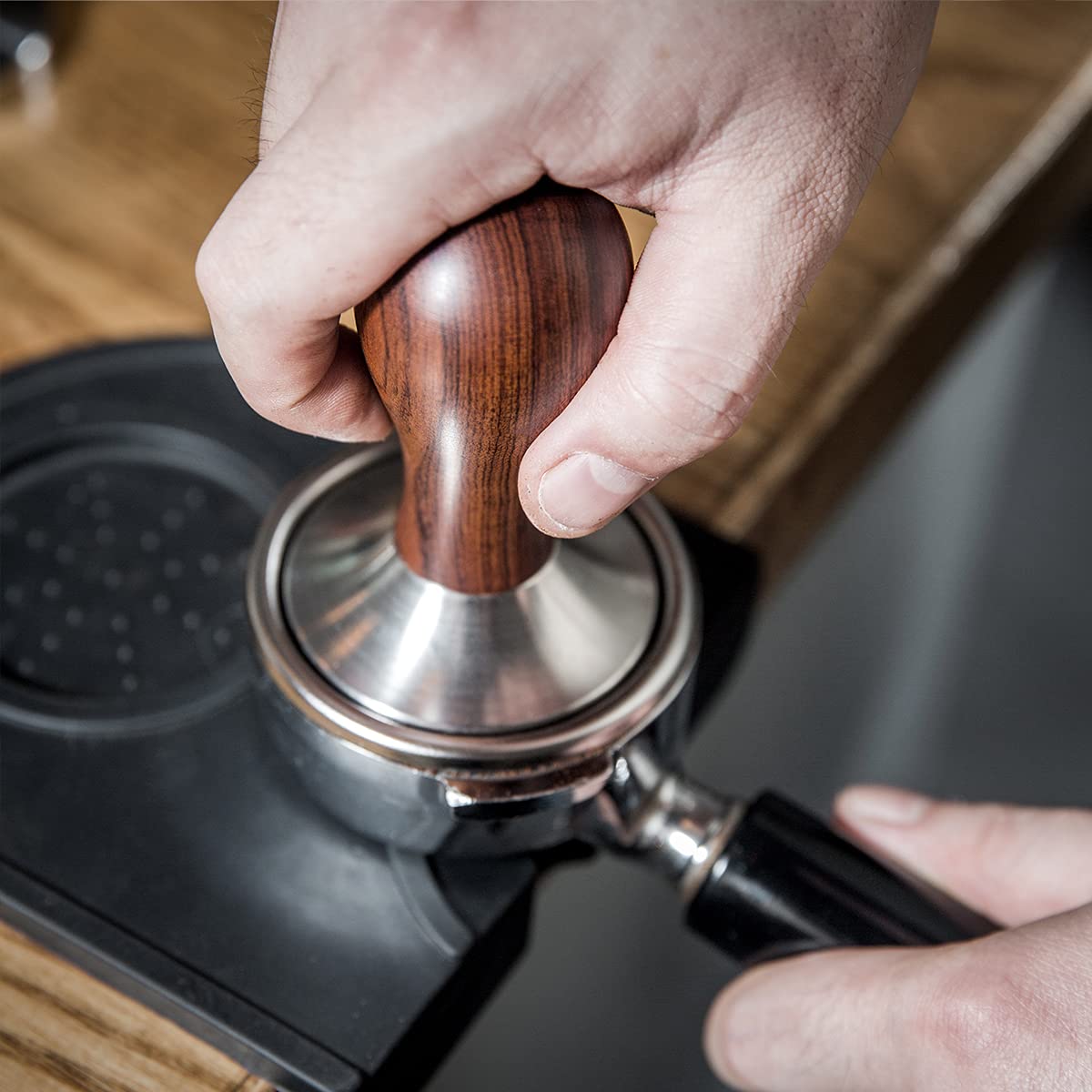 USEAMIE tamper base dishwasher-safe stainless steel for easy cleanup
