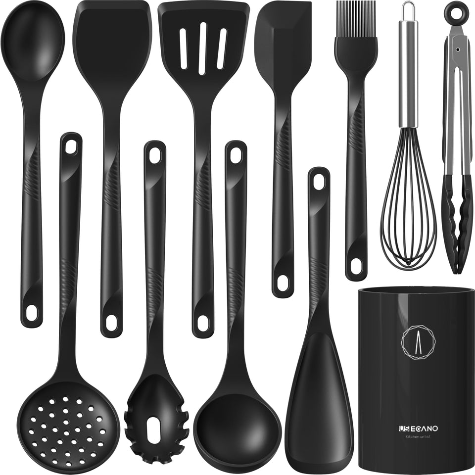 USECANO silicone ladle ready to lift hot soups without scratching pans
