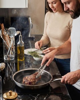 USELUCK everyday kitchen pan for searing, sautéing, and family meals