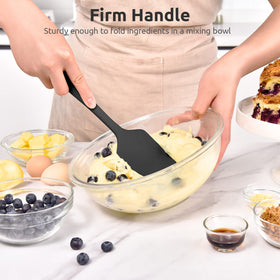 U-Taste sturdy-core spatula folds ingredients without bending.