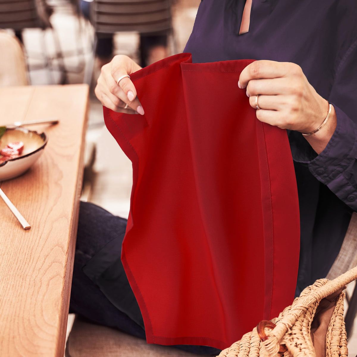 Utopia Home napkins stacked neatly, showcasing generous 17x17 inch coverage