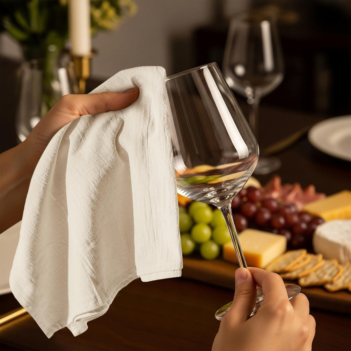 Utopia Kitchen 100% cotton flour towels emphasize plush texture and high absorbency.