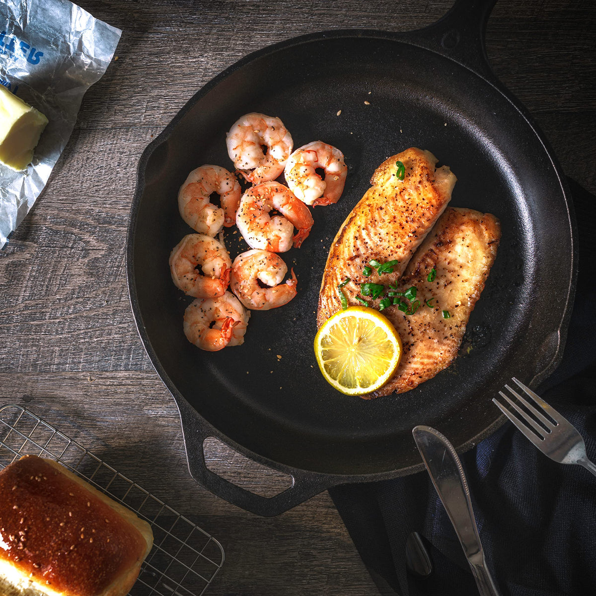 Utopia Kitchen ergonomic easy grip handles provide secure transfers