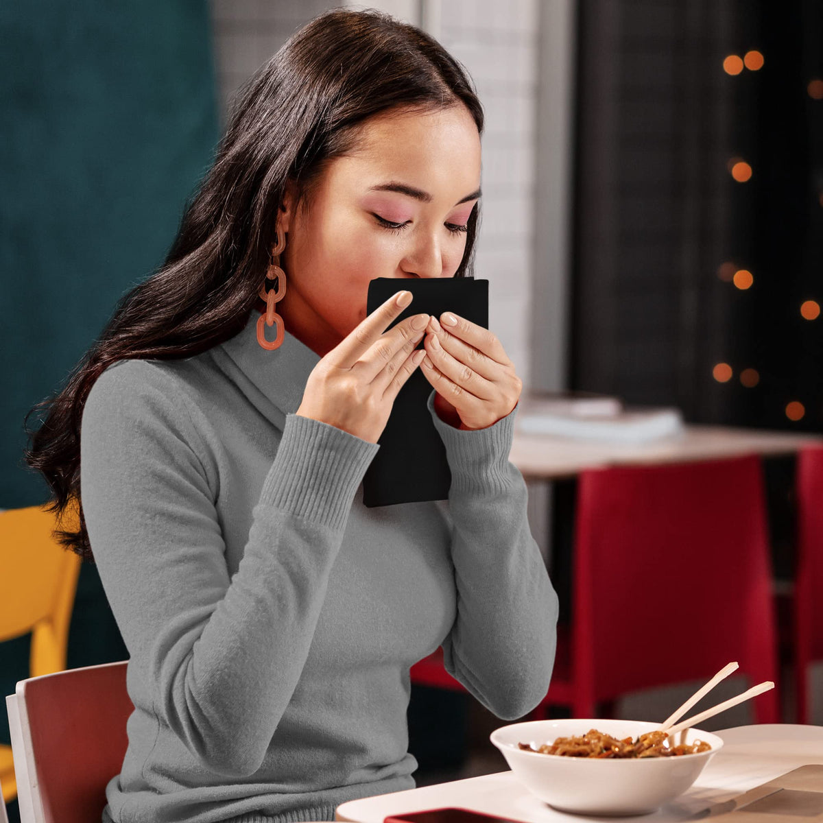 Utopia Kitchen durable napkins with generous hem for long-lasting use.