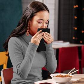 Utopia Kitchen durable napkins with generous hem for long-lasting use.