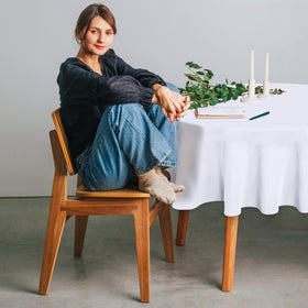 Utopia Kitchen round table cloth 90in white outdoor picnic table, great for casual gatherings.