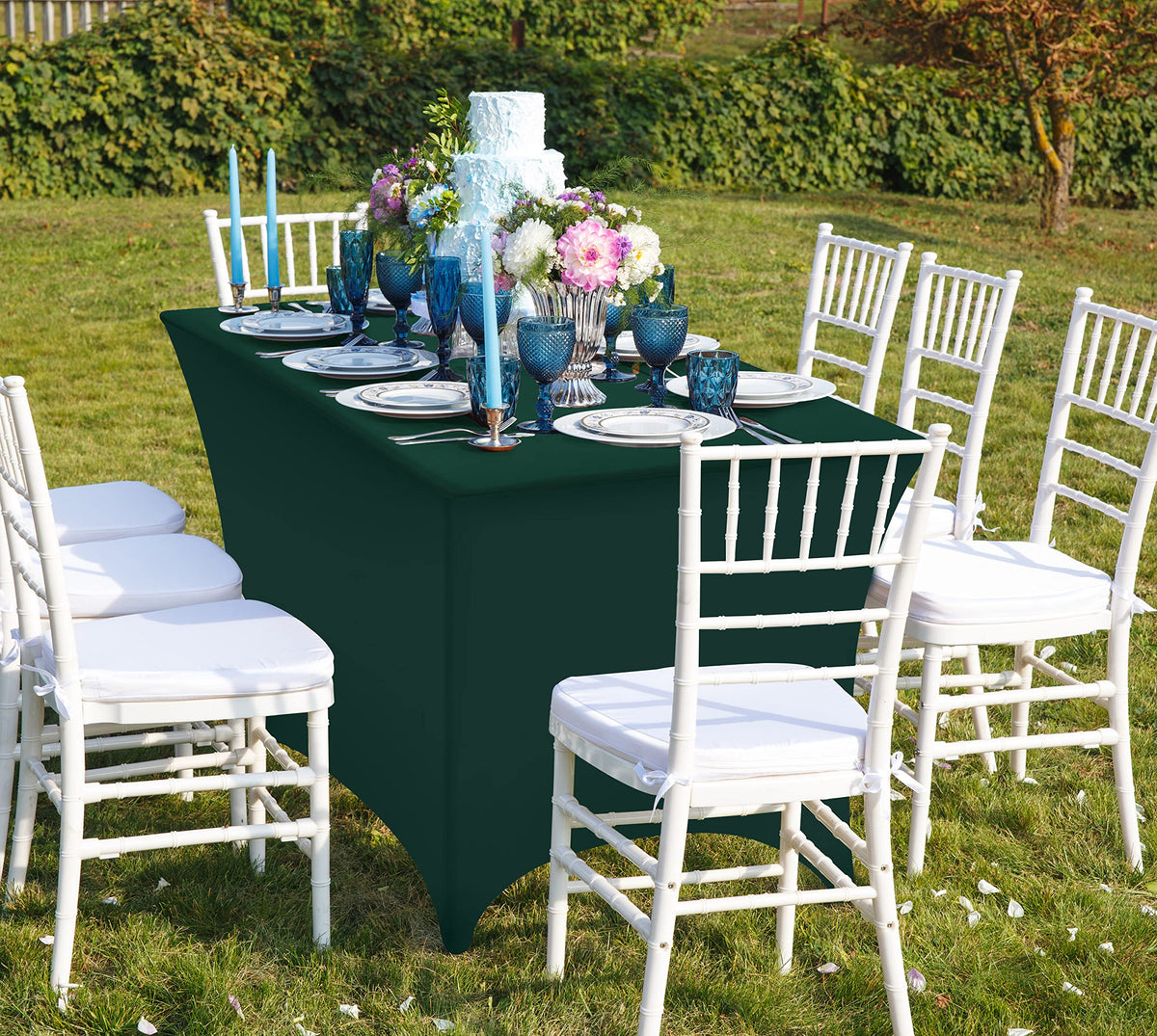 Utopia Kitchen 72x30 inch dimensions provide a tailored, wrinkle-resistant fit.