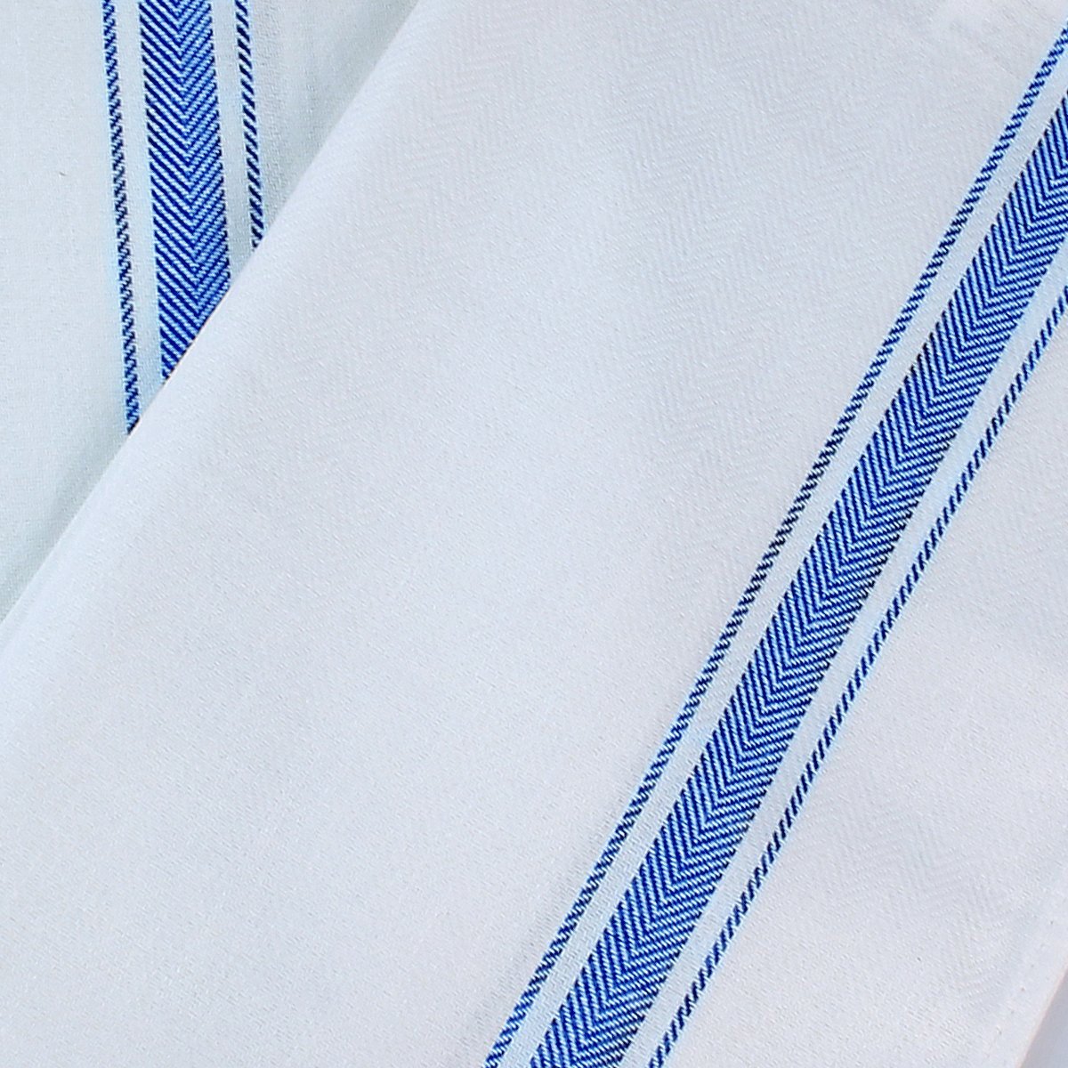 Utopia Towels blue towels offer gentle cleaning on cookware and fast drying.