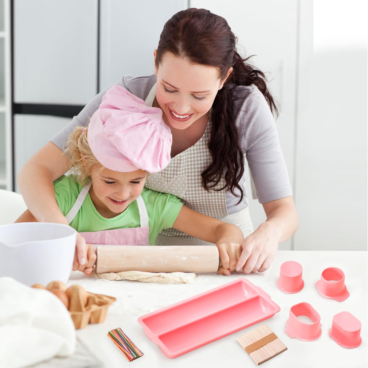 UwinVwin cakesicle cutter creates smooth, professional shapes for desserts
