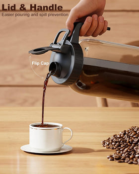 VA1KENE pitcher with flip-top spout for easy, spill-free pouring