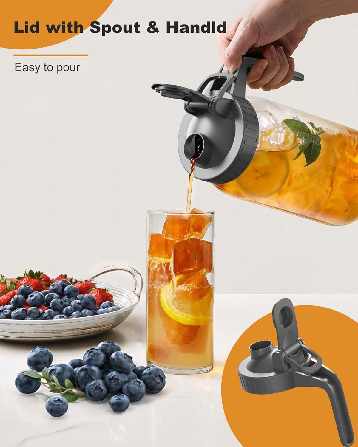 VA1KENE pitcher with ergonomic handle and spout for easy pouring.
