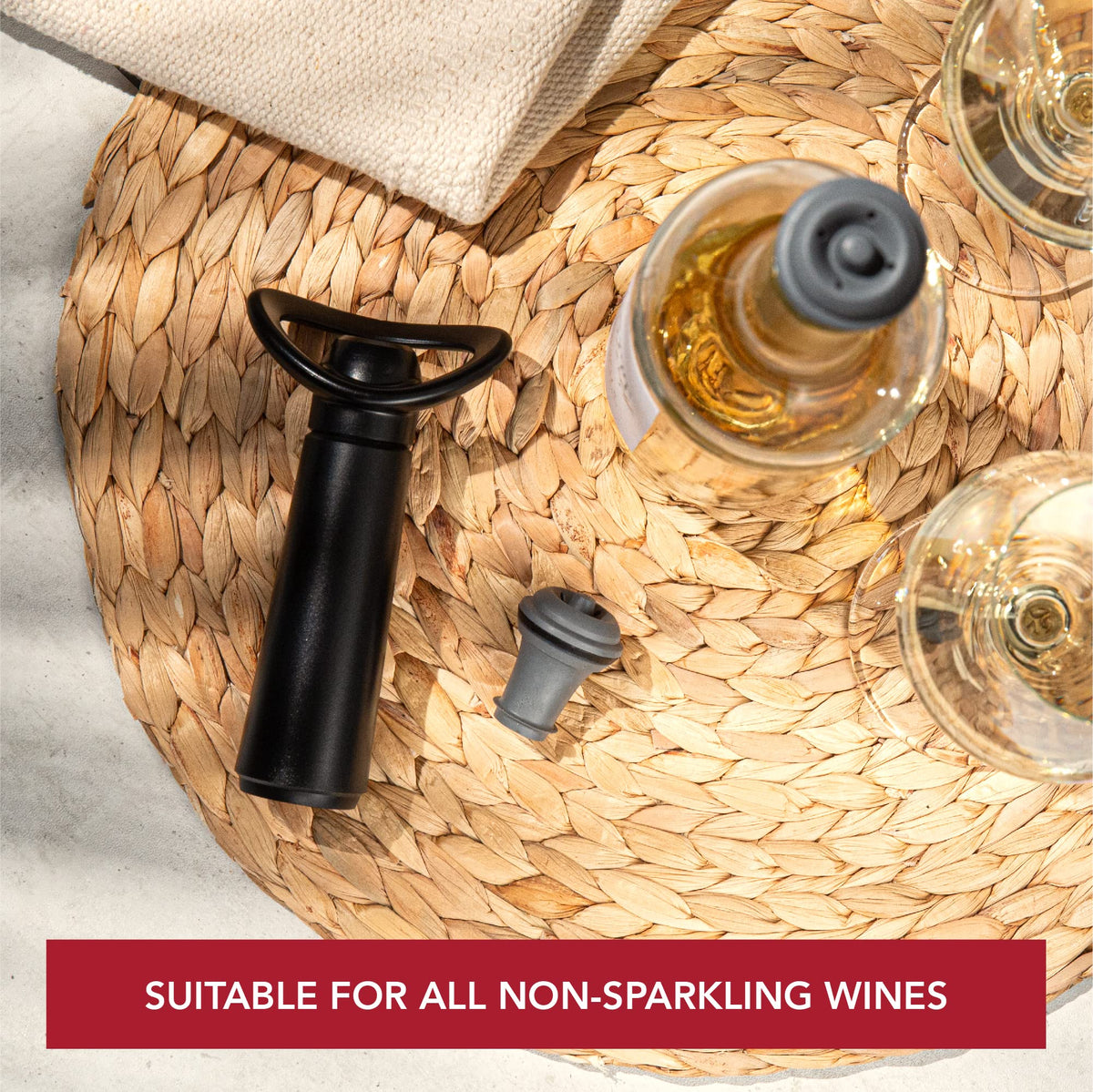 Vacu Vin Concerto ergonomic black design offers a sleek, comfortable grip for easy use.