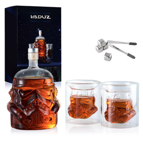 Vaduz whiskey decanter with two glasses showcasing elegant presentation