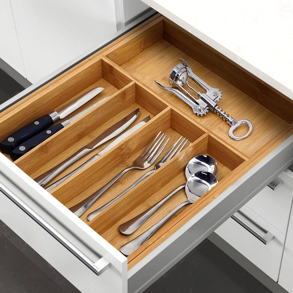 Sturdy, smooth edges prevent snagging during daily kitchen tasks