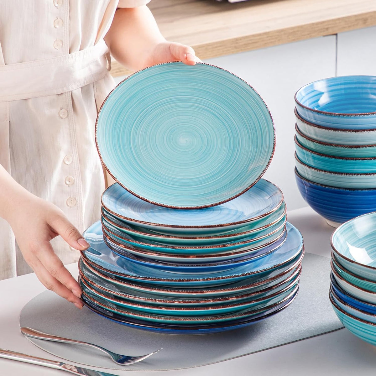 Vancasso Bonita modern dining blue adding contemporary elegance