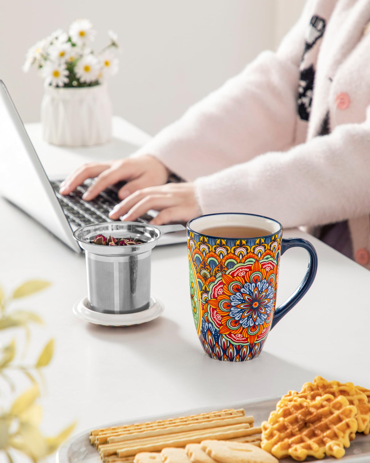 Vancasso compact mug fits most cup holders and shelves.