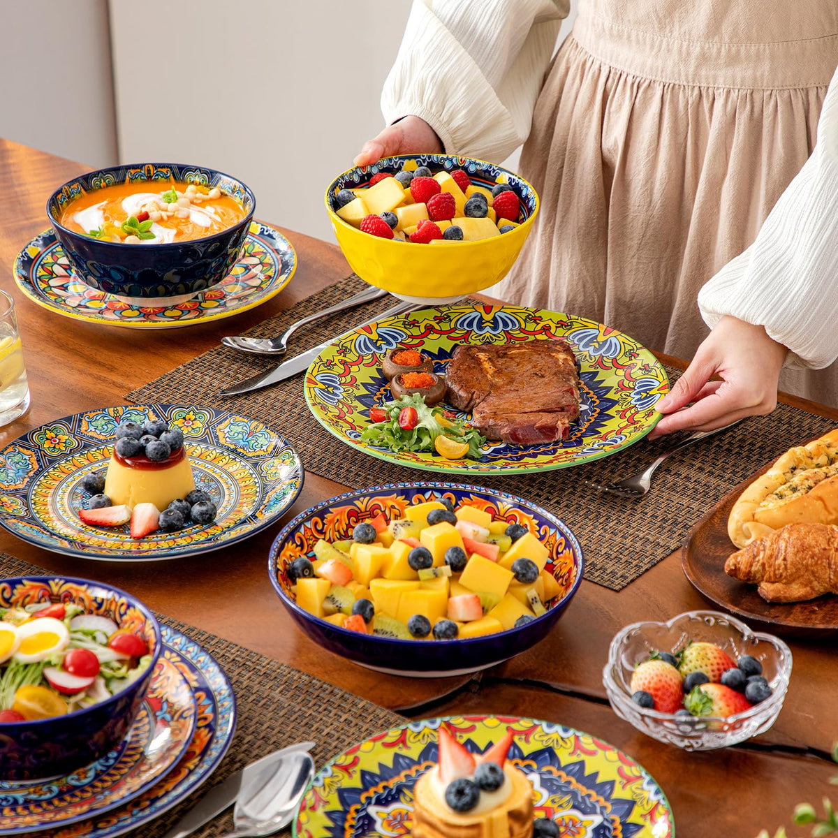 Vancasso KRVI hand-molded texture highlights artisanal charm for daily dining.