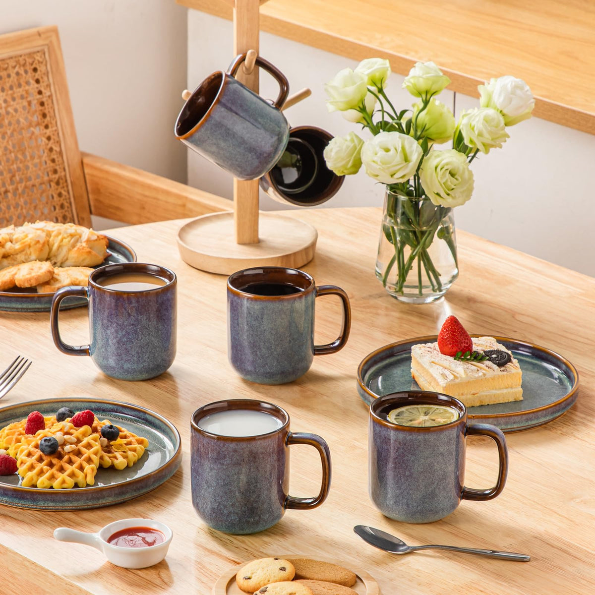 Microwave-safe Vancasso Onion mug for quick reheats.