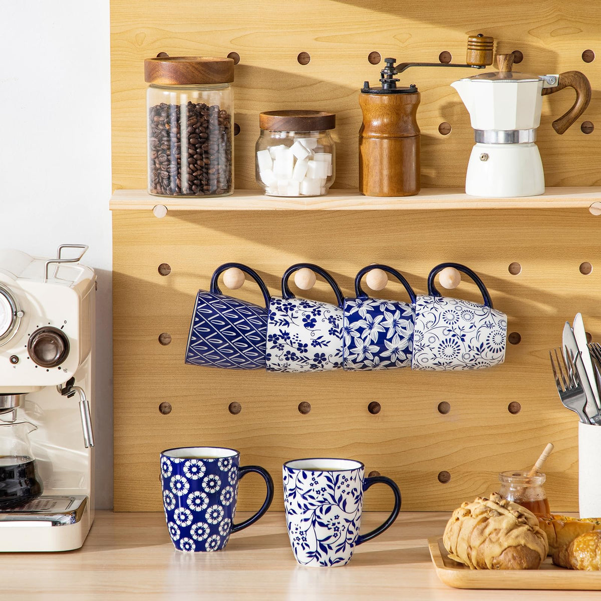 Vancasso SELENE gift-set mugs offer a tasteful holiday option.
