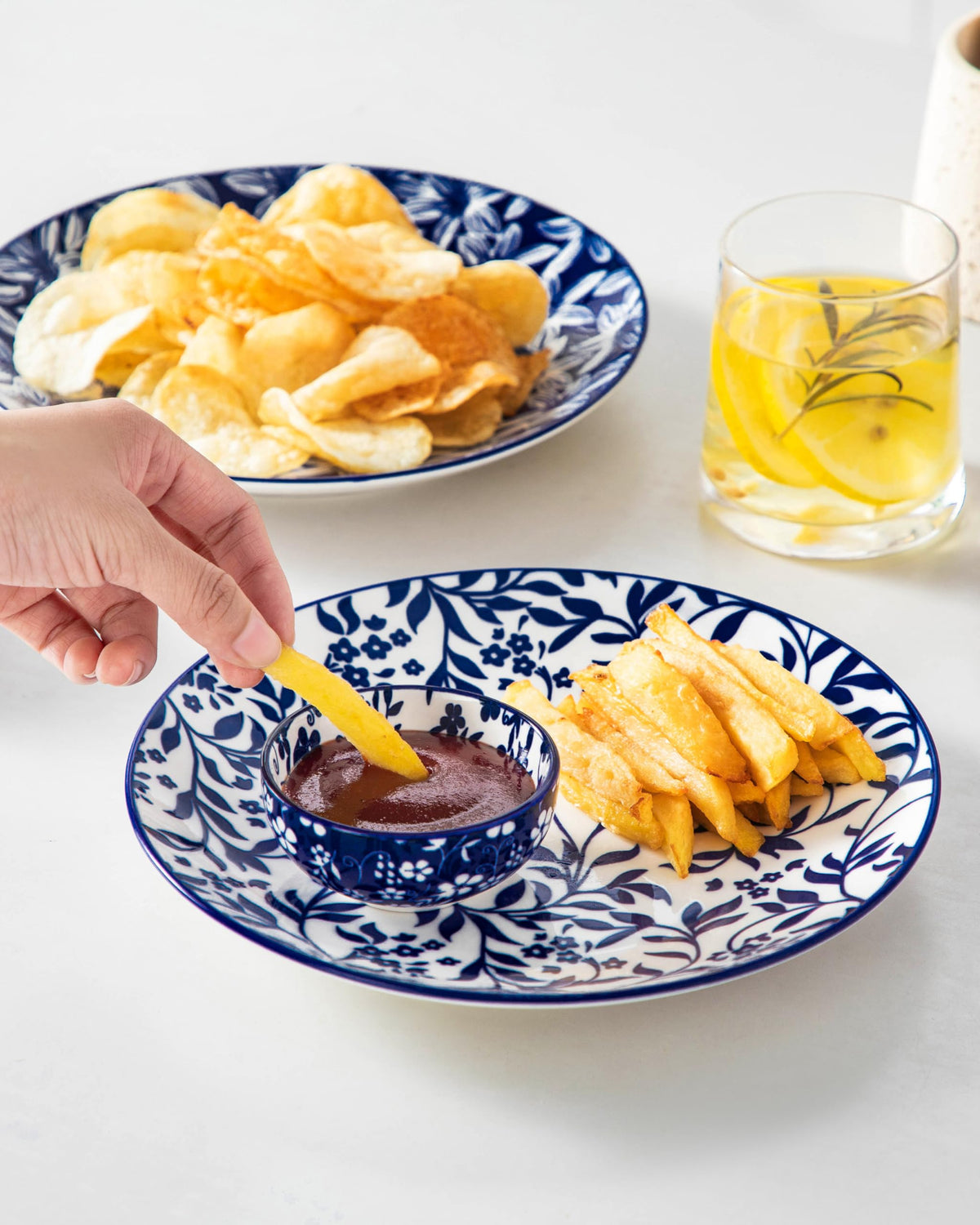 Vancasso Selene dishwasher-safe bowls simplify cleanup after meals and parties.