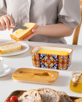 Vancasso SIMI gift-ready butter dish makes a thoughtful housewarming present.