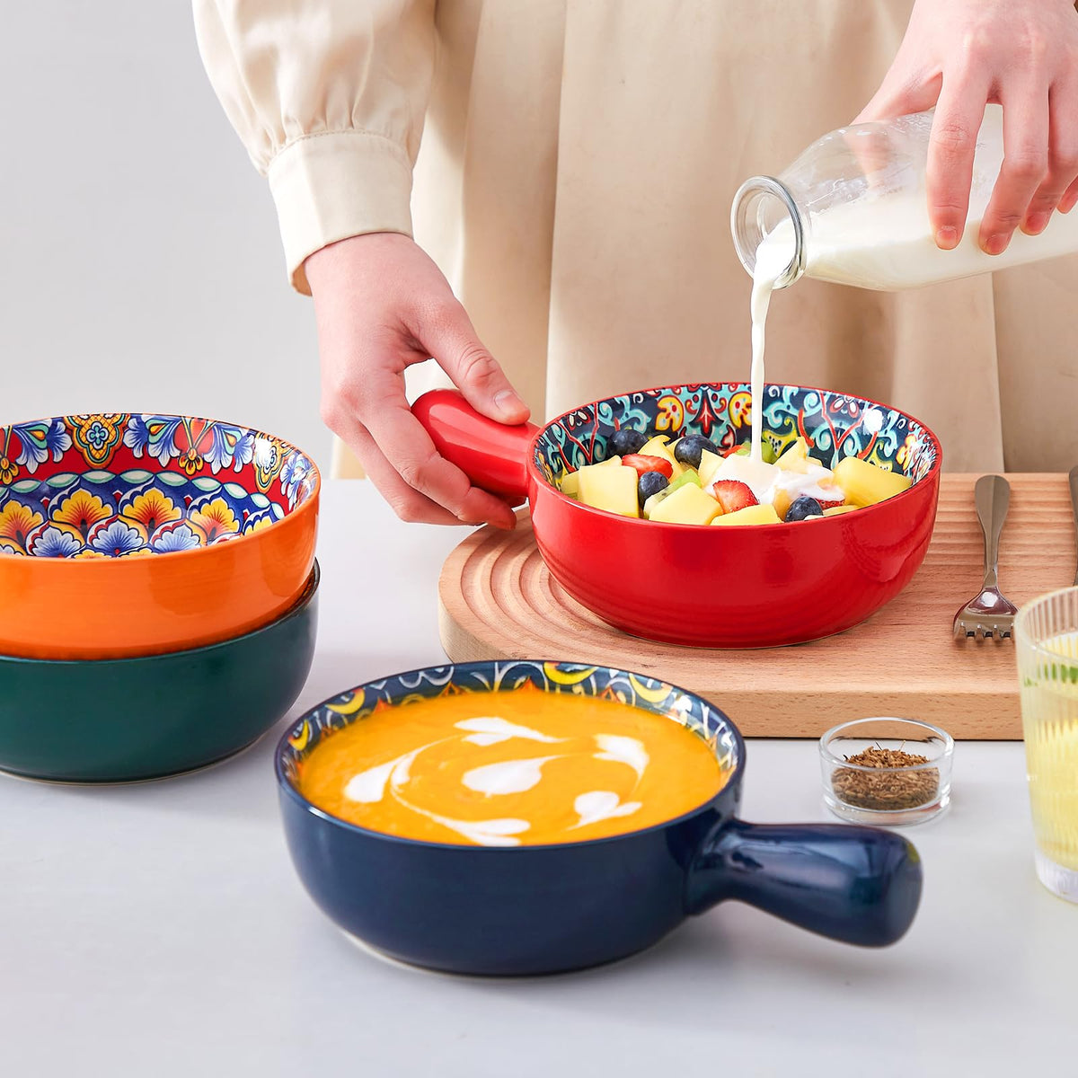 Vancasso smooth glaze resists stains for quick washing.