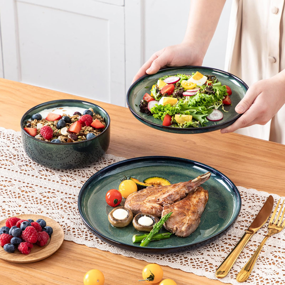 Vancasso Starry stackable design keeps dishes organized between meals.