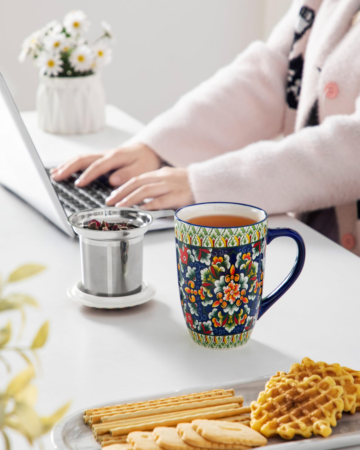 Vancasso mug is microwave and dishwasher safe for easy care.
