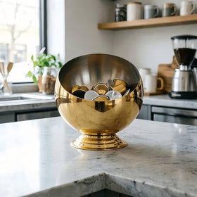VAWNKUKN brushed stainless steel design resists rust and cleans easily.