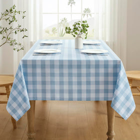Veblandy outdoor picnic scene with versatile table protector.