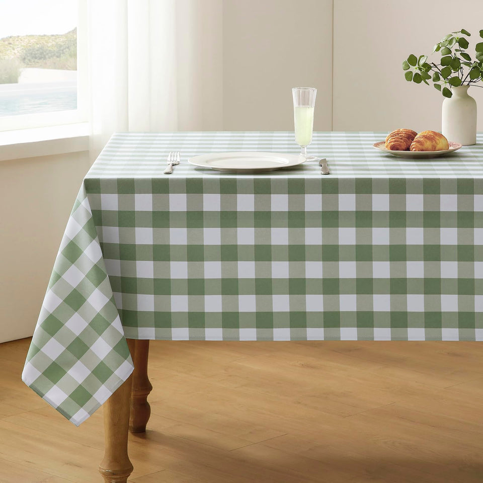 Veblandy checkered tablecloth close-up polyester weave for a smooth, wrinkle-resistant surface.
