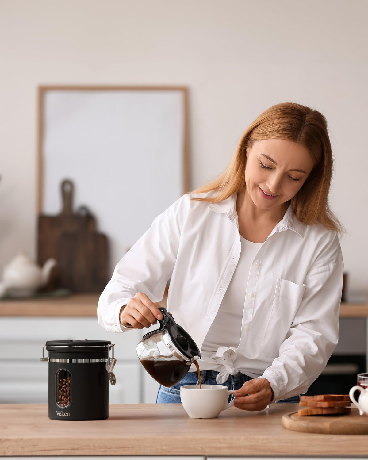 Compact 16oz capacity suitable for coffee, tea, or sugar storage.