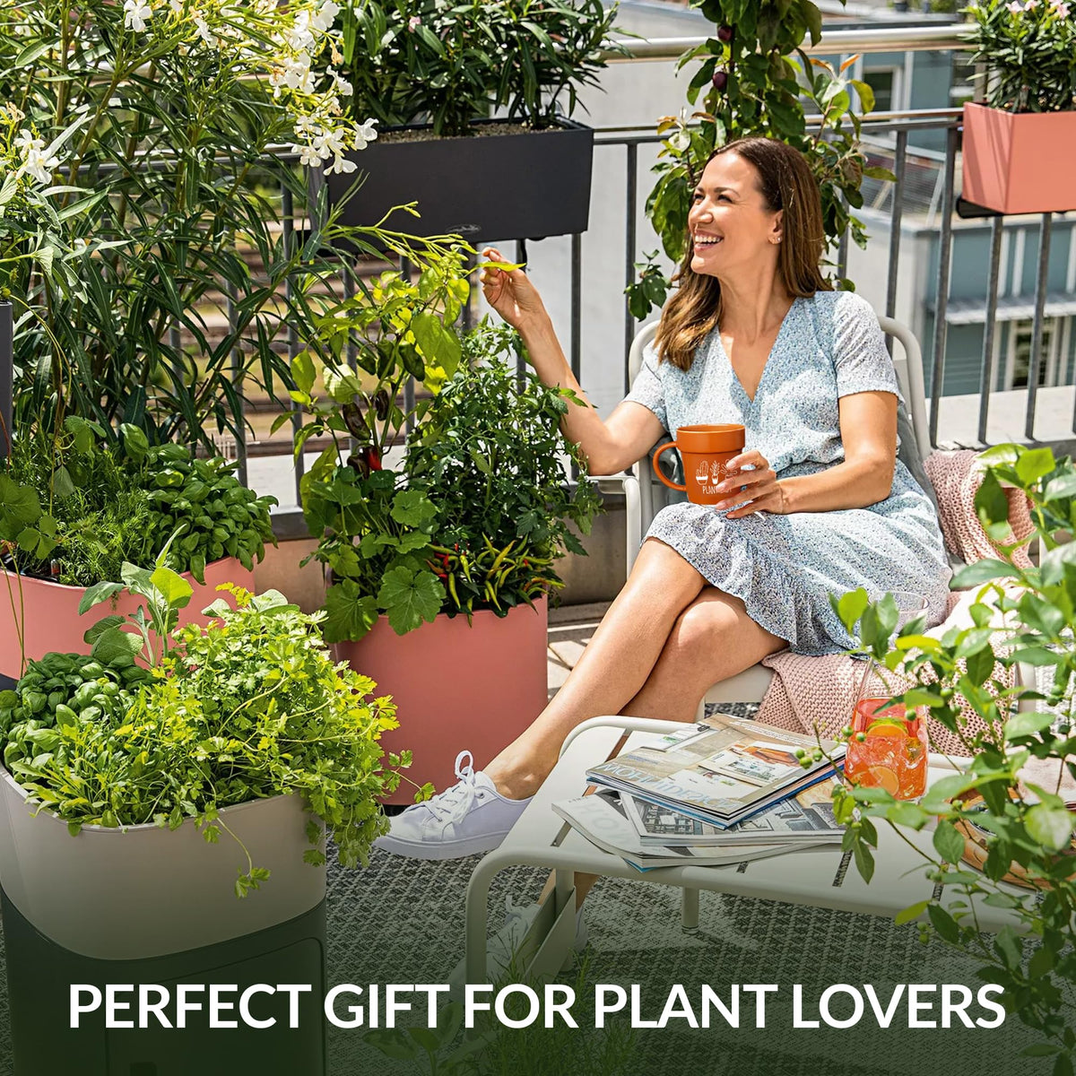 VELENTI Plant Pot Mug close-up emphasizes high-quality material and glossy finish.