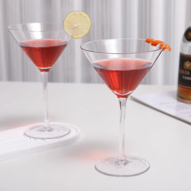 VENVENWEAVS martini glasses for Manhattan showcase crisp clarity and comfortable grip during gatherings.