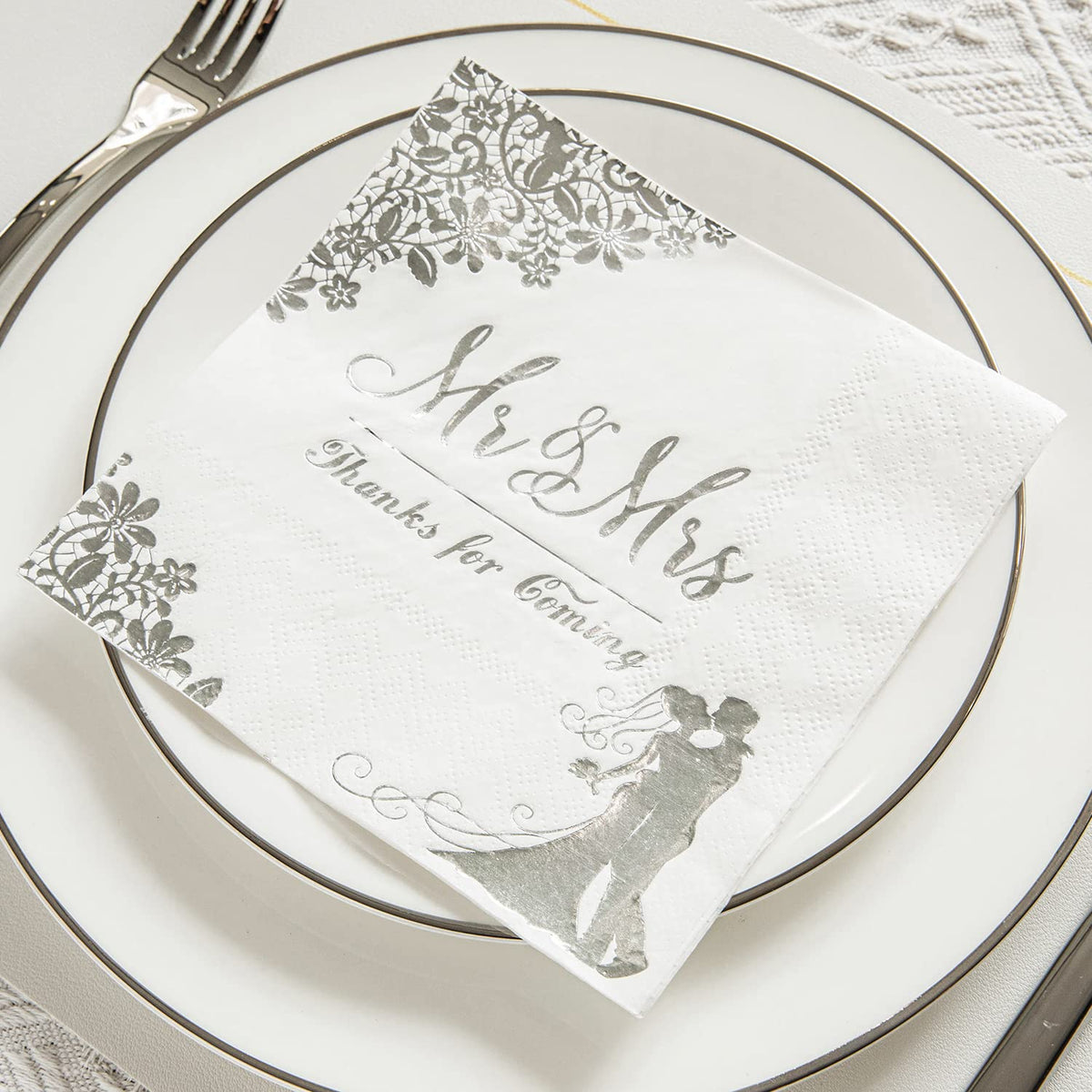 VENY TAYA disposable wedding napkins ideal for dessert table decor and guests use.
