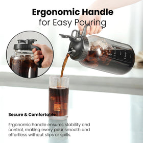 Veri Beond glass pitcher handle offers comfortable outdoor pouring.