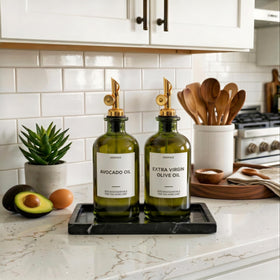 Verspace UV-blocking glass protects olive oil from light to help maintain aroma.