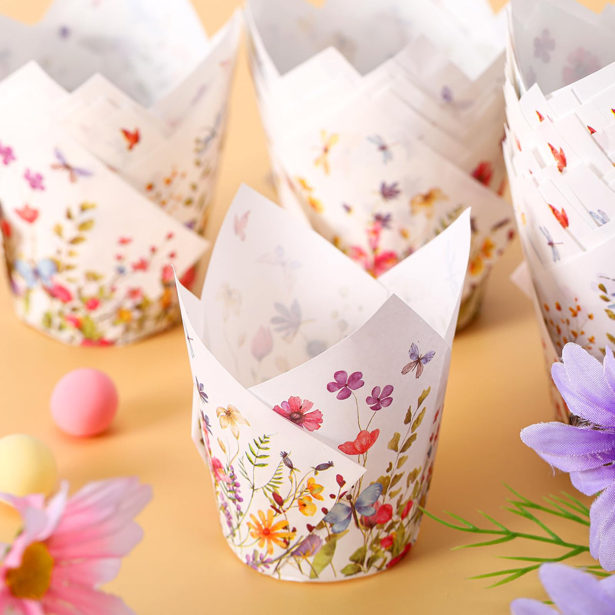 Vesici oilproof cupcake liners resist grease for neat, easy baking results.