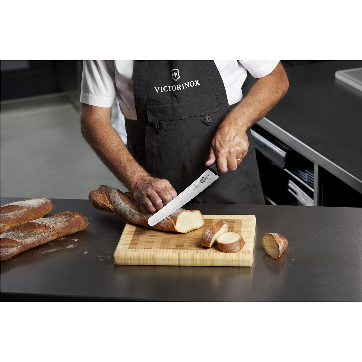 Victorinox Fibrox bread knife ergonomic non-slip handle enables comfortable cutting.