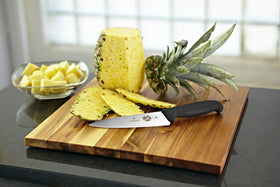 Dishwasher-safe design simplifies cleanup after cooking sessions.