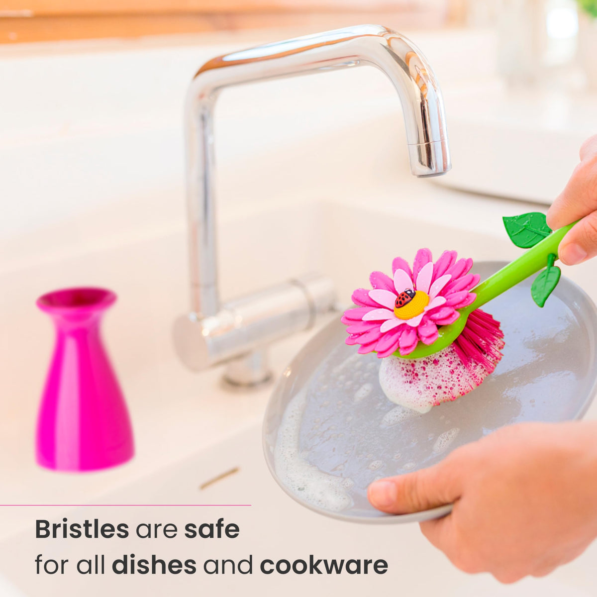 Vigar Flower Power dish brush in sink aiding reach and grease removal