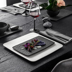 Villeroy and Boch Manufacture Rock plate texture close-up highlighting raised edge for spill-free serving.