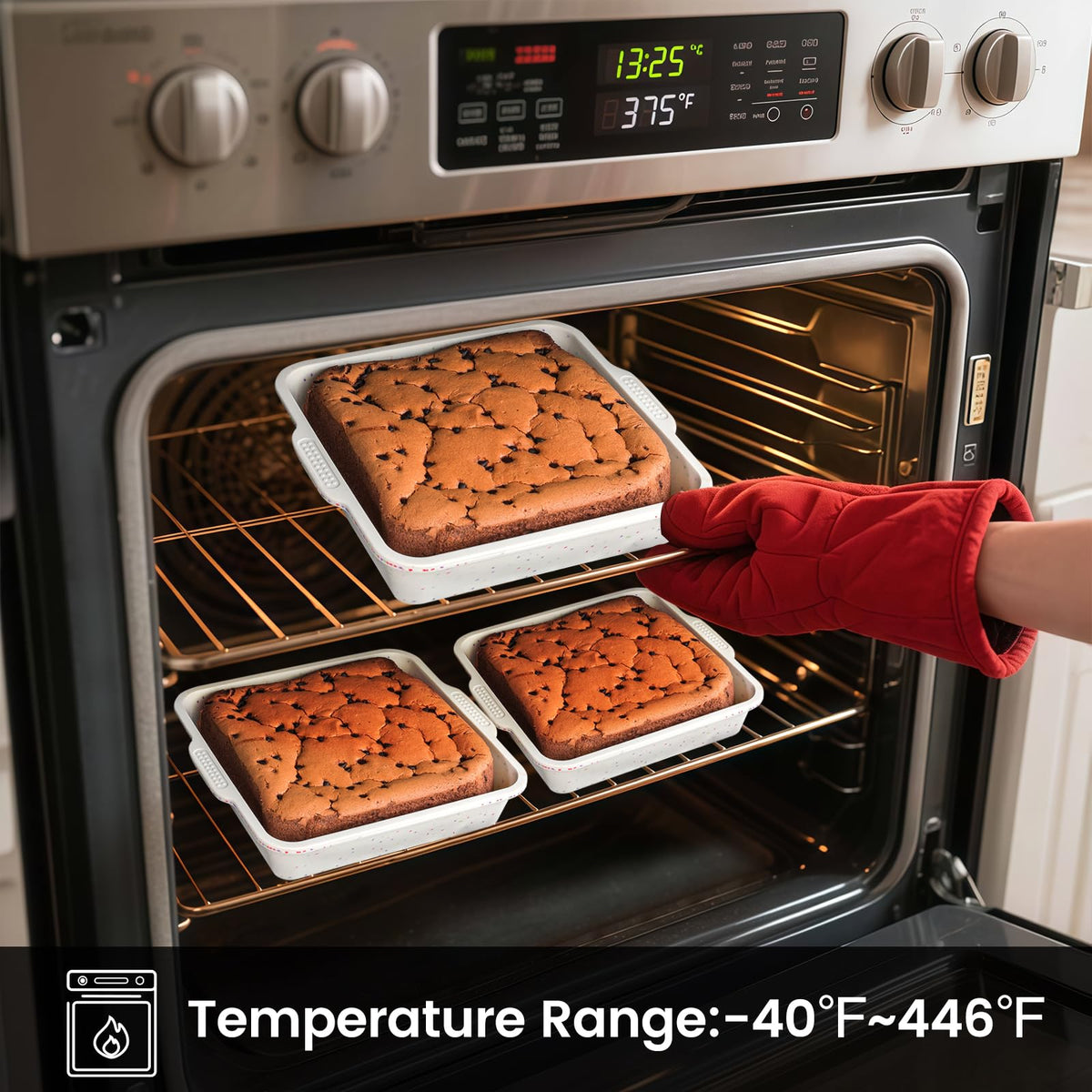 Vinino versatile silicone pan for cakes, brownies, and breads.