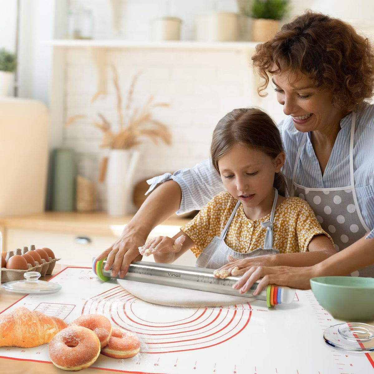 Vinoil easy-clean rolling pin simplifies washing after baking sessions.